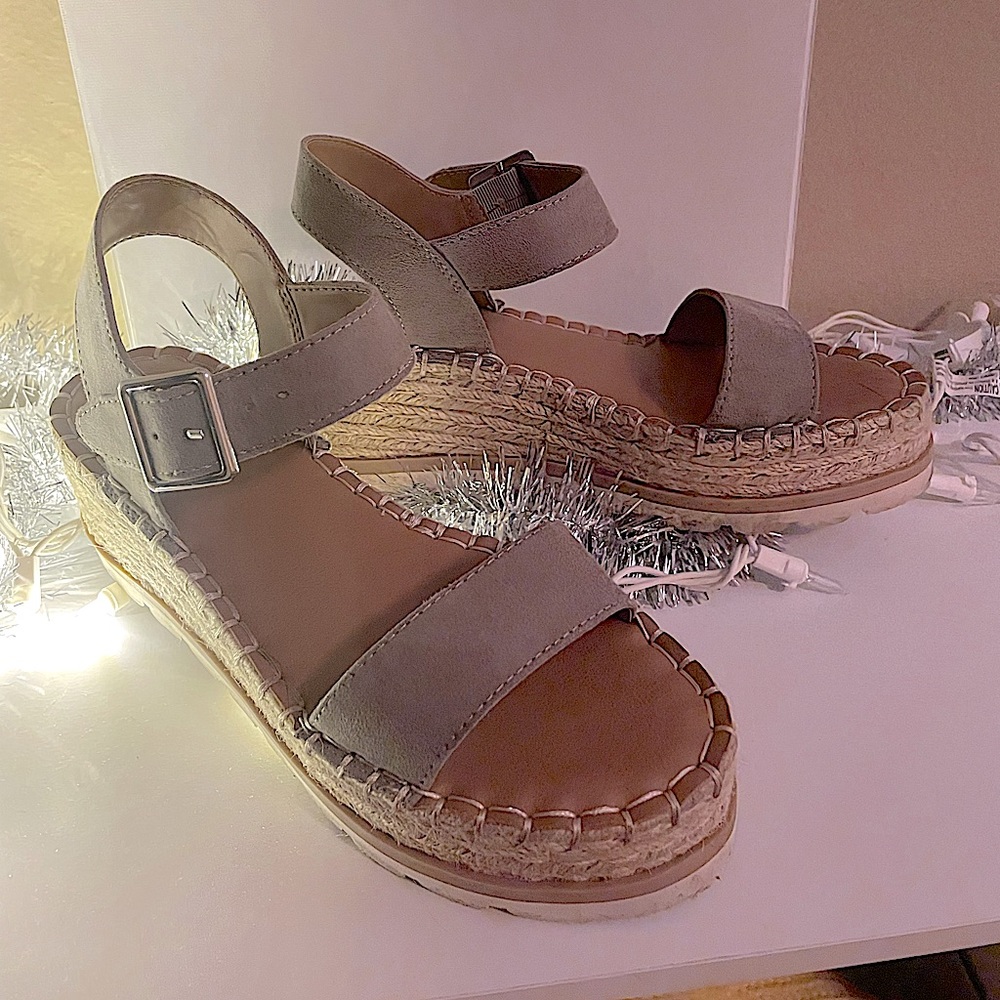 Comfy chunky sandal